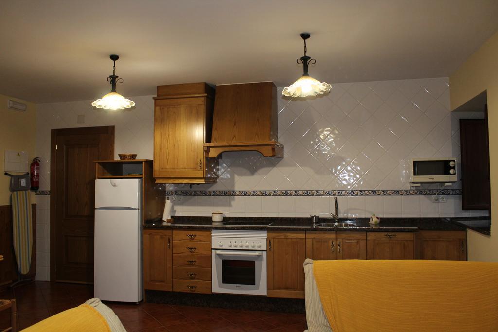 Apartamentos Casa Cerolleiro Кастрополь Экстерьер фото