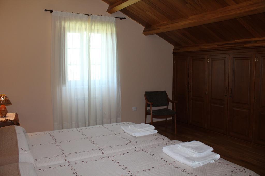 Apartamentos Casa Cerolleiro Кастрополь Экстерьер фото