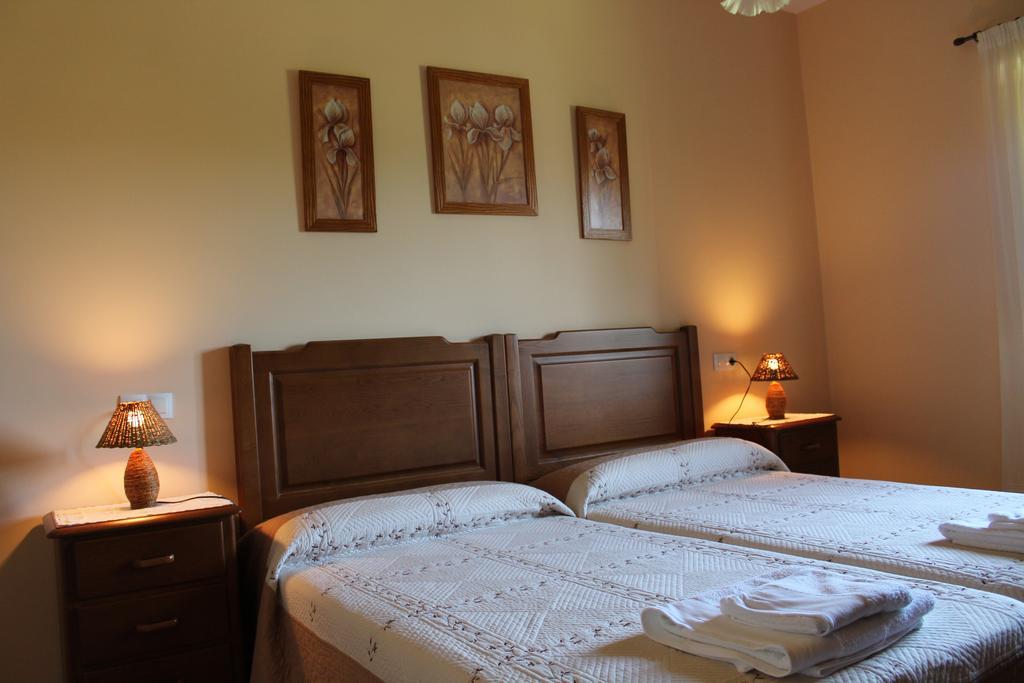 Apartamentos Casa Cerolleiro Кастрополь Экстерьер фото