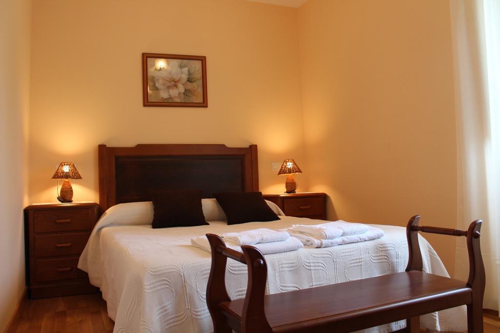 Apartamentos Casa Cerolleiro Кастрополь Экстерьер фото