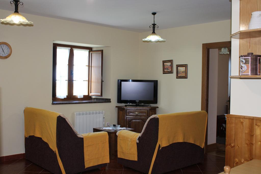 Apartamentos Casa Cerolleiro Кастрополь Экстерьер фото