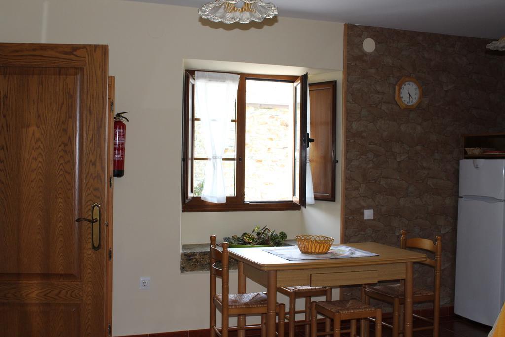 Apartamentos Casa Cerolleiro Кастрополь Экстерьер фото